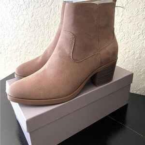 Old navy boots size 8